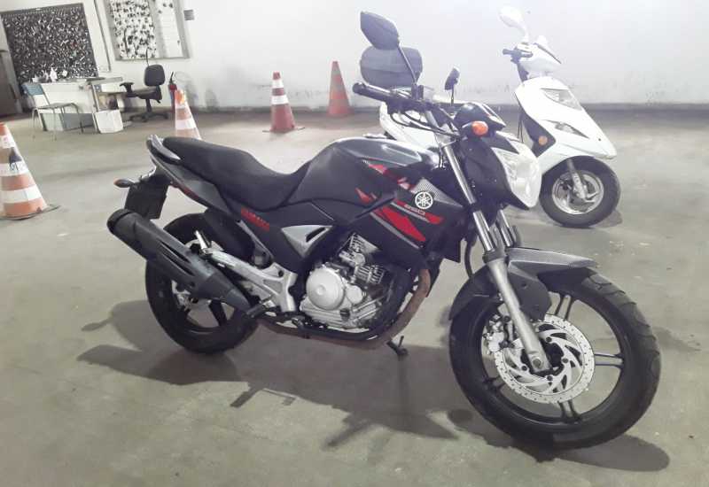 LOTE 08 YAMAHA/FAZER YS 250 GASOLINA 2012/2013